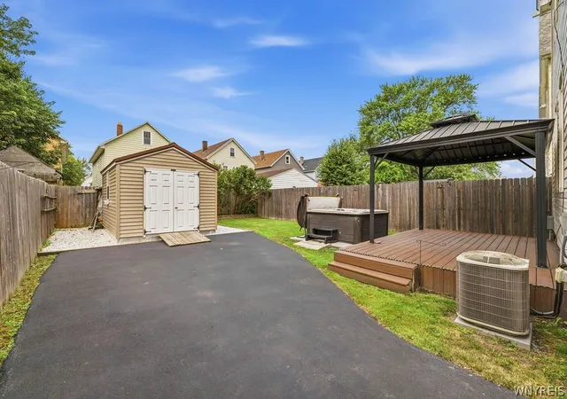 Photo 3 of Sale Pending at 286 Newfield St, Buffalo, NY 14207 | MLS# B1696404 | Listing updated on 2026-09-01