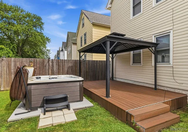 Photo 3 of Sale Pending at 286 Newfield St, Buffalo, NY 14207 | MLS# B1696404 | Listing updated on 2026-09-01