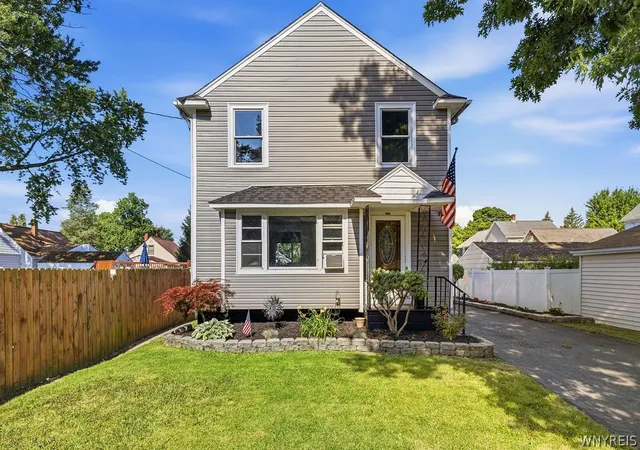 Photo 3 of Single family home for sale at 620 86th Street, Niagara Falls, NY 14304 | MLS# B1688711 | Listing updated on 2026-09-10