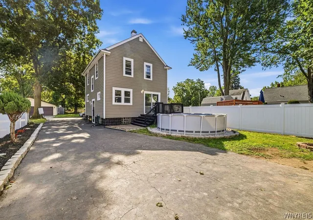 Photo 4 of Single family home for sale at 620 86th Street, Niagara Falls, NY 14304 | MLS# B1688711 | Listing updated on 2026-09-10