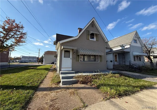 Single family home for sale at 190 Halstead Ave, Buffalo, NY 14212 | MLS# B1693351