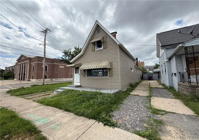 Photo 2 of Single family home for sale at 190 Halstead Ave, Buffalo, NY 14212 | MLS# B1693351 | Listing updated on 2026-08-31