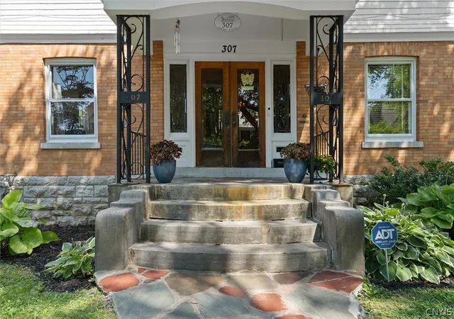 Photo 3 of Sale Pending at 307 Summit Ave, Syracuse, NY 13207 | MLS# S1698136 | Listing updated on 2026-08-26