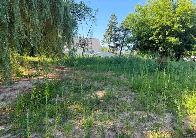 Photo 3 of Sale Pending at 101 Swansea Ave, Syracuse, NY 13206 | MLS# S1698269 | Listing updated on 2026-08-06