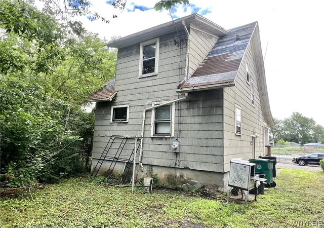Photo 2 of Single family home for sale at 530 8th Street, Niagara Falls, NY 14301 | MLS# B1698324 | Listing updated on 2026-09-12
