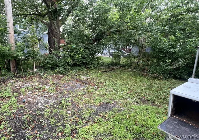 Photo 3 of Single family home for sale at 530 8th Street, Niagara Falls, NY 14301 | MLS# B1698324 | Listing updated on 2026-09-12