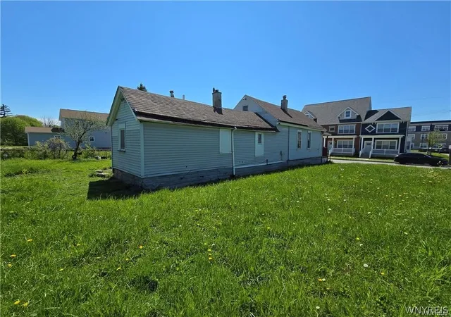 Photo 3 of Single family home for sale at 219 Grey St, Buffalo, NY 14211 | MLS# B1698403 | Listing updated on 2026-09-15