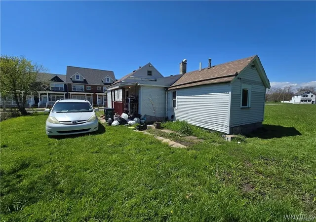 Photo 3 of Single family home for sale at 219 Grey St, Buffalo, NY 14211 | MLS# B1698403 | Listing updated on 2026-09-15