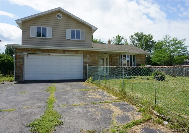 Photo 2 of Sale Pending at 4225 E Frontier Dr, Buffalo, NY 14219 | MLS# B1697178 | Listing updated on 2026-08-30