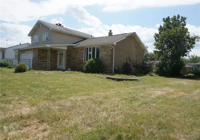 Photo 3 of Sale Pending at 4225 E Frontier Dr, Buffalo, NY 14219 | MLS# B1697178 | Listing updated on 2026-08-30