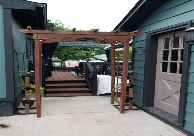 Photo 3 of Single family home for sale at 327 N Transit St, Lockport, NY 14094 | MLS# R1698197 | Listing updated on 2026-08-19