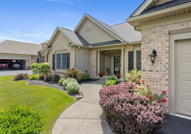 Photo 3 of Sale Pending at 29 Brantley Way, Penfield, NY 14526 | MLS# R1697891 | Listing updated on 2026-09-01