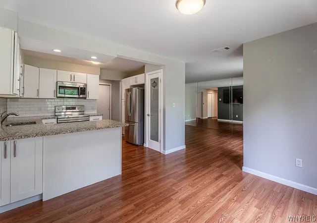 Photo 3 of Sale Pending at 44 Bee Hunter Ct #B, East Amherst, NY 14051 | MLS# B1698254 | Listing updated on 2026-08-26