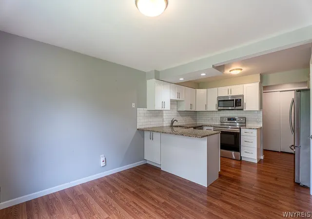 Photo 3 of Sale Pending at 44 Bee Hunter Ct #B, East Amherst, NY 14051 | MLS# B1698254 | Listing updated on 2026-08-26