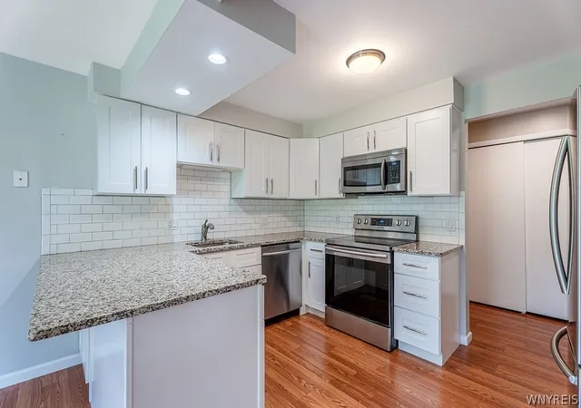 Photo 4 of Sale Pending at 44 Bee Hunter Ct #B, East Amherst, NY 14051 | MLS# B1698254 | Listing updated on 2026-08-26