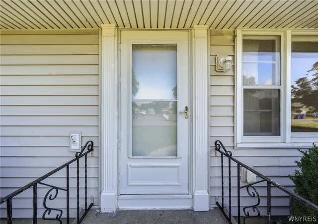 Photo 4 of Sale Pending at 3311 Cox Dr, Buffalo, NY 14219 | MLS# B1697785 | Listing updated on 2026-09-03