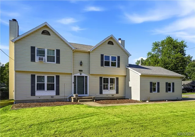 Photo 2 of Multi family home for sale at 2487 Sylvan Pl, Niagara Falls, NY 14304 | MLS# B1697982 | Listing updated on 2026-09-10