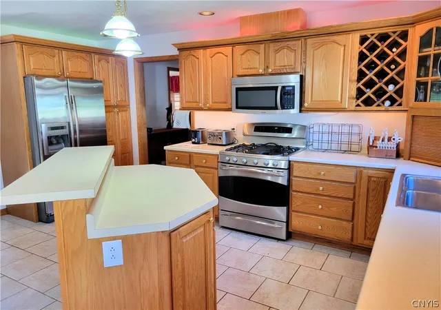 Photo 3 of Single family home for sale at 6585 Butera Dr, Auburn, NY 13021 | MLS# S1698296 | Listing updated on 2026-08-12