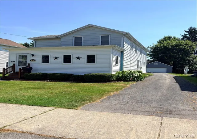 Photo 1 of Single family home for sale at 40 Pulaski St, Auburn, NY 13021 | MLS# S1698717 | Listing updated on 2026-09-01