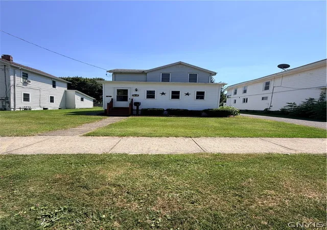 Photo 2 of Single family home for sale at 40 Pulaski St, Auburn, NY 13021 | MLS# S1698717 | Listing updated on 2026-09-01