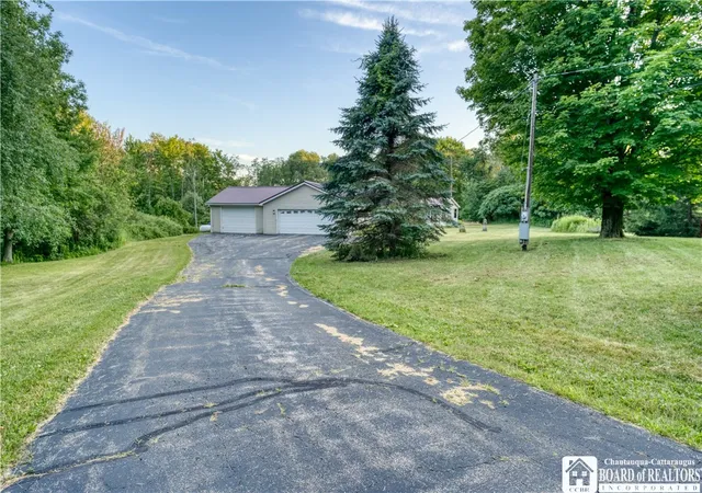 Photo 3 of Manufactured home for sale at 3451 Bard Rd, Cassadaga, NY 14718 | MLS# R1697443 | Listing updated on 2026-09-12