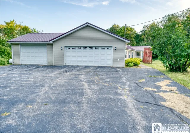 Photo 4 of Manufactured home for sale at 3451 Bard Rd, Cassadaga, NY 14718 | MLS# R1697443 | Listing updated on 2026-09-12