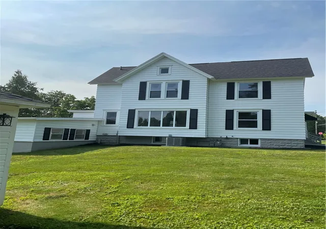 Photo 3 of Single family home for sale at 54 S Main St, Holley, NY 14470 | MLS# R1698750 | Listing updated on 2026-08-20