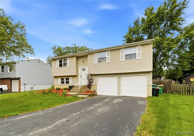 Photo 3 of Sale Pending at 7090 Academy Ln, Lockport, NY 14094 | MLS# B1698541 | Listing updated on 2026-08-17