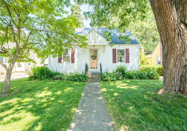 Photo 1 of Sale Pending at 44 Beverly Pl, Hamburg, NY 14075 | MLS# B1698504 | Listing updated on 2026-08-10