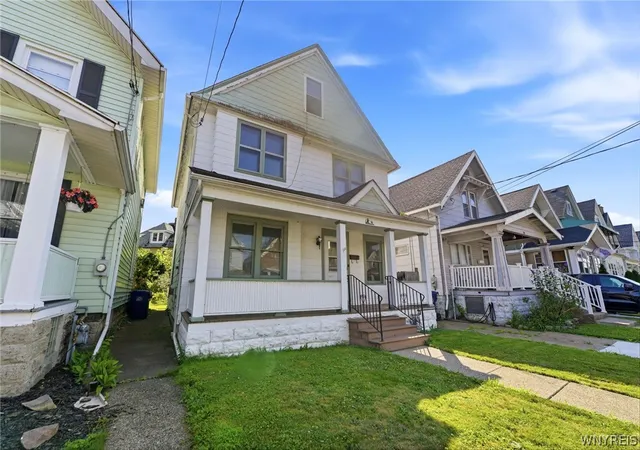 Photo 2 of Sale Pending at 16 Copeland Pl, Buffalo, NY 14207 | MLS# B1697402 | Listing updated on 2026-08-27