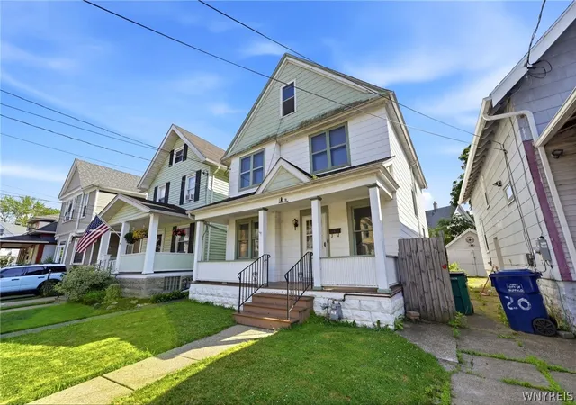 Photo 3 of Sale Pending at 16 Copeland Pl, Buffalo, NY 14207 | MLS# B1697402 | Listing updated on 2026-08-27