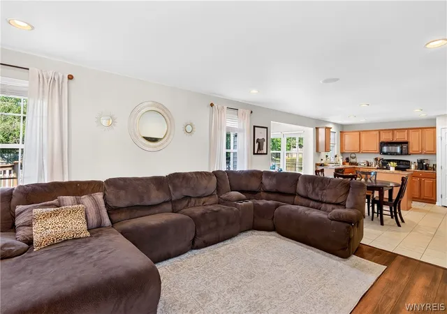 Photo 4 of Sale Pending at 3 Scooter Ln, Hamburg, NY 14075 | MLS# B1698883 | Listing updated on 2026-08-25