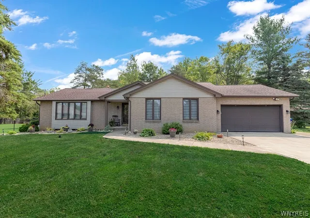 Photo 1 of Sale Pending at 4627 Mckinley Pkwy, Hamburg, NY 14075 | MLS# B1698888 | Listing updated on 2026-09-09