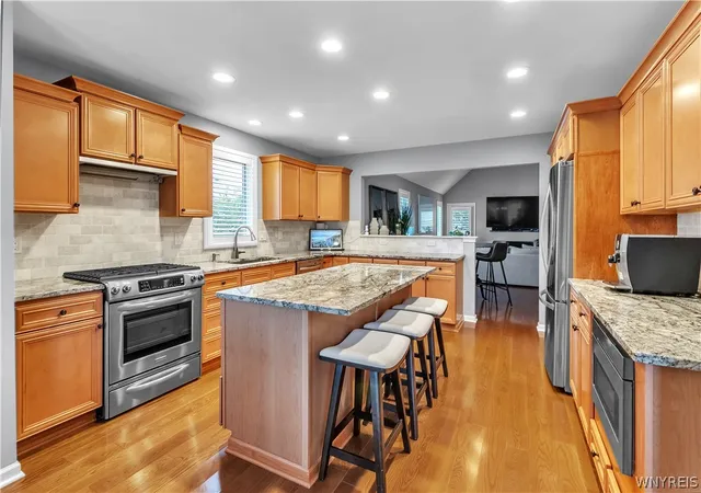 Photo 4 of Sale Pending at 8059 Laurel Park Ln, East Amherst, NY 14051 | MLS# B1698928 | Listing updated on 2026-08-31