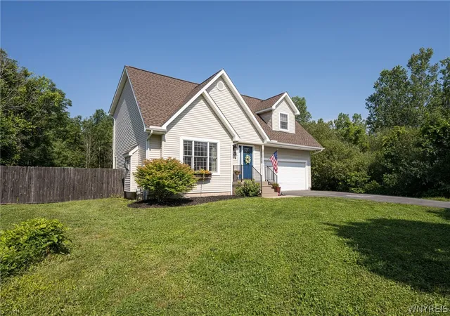 Photo 3 of Sale Pending at 5430 Ernest Rd, Lockport, NY 14094 | MLS# B1698556 | Listing updated on 2026-08-20