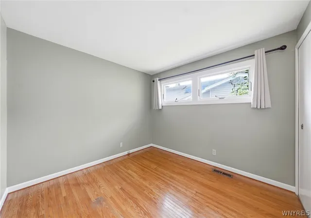 Photo 4 of Sale Pending at 103 Colony Ct, Buffalo, NY 14226 | MLS# B1698916 | Listing updated on 2026-08-27