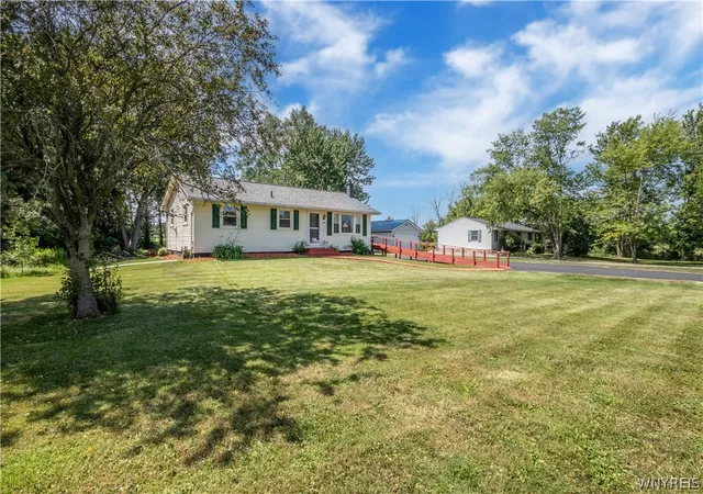 Photo 3 of Sale Pending at 2466 Balmer Rd, Ransomville, NY 14131 | MLS# B1698623 | Listing updated on 2026-09-09
