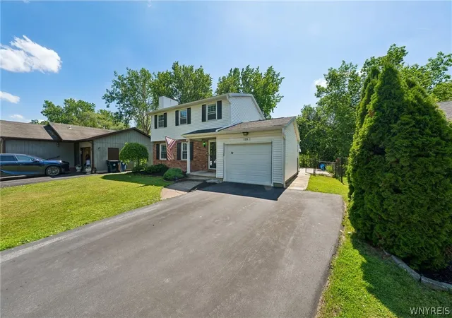 Photo 4 of Sale Pending at 215 Brockmoore Dr, East Amherst, NY 14051 | MLS# B1694563 | Listing updated on 2026-08-27