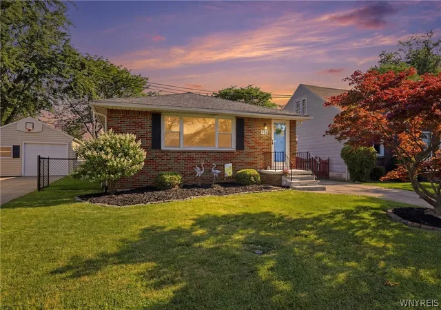 Photo 3 of Sale Pending at 329 Lamont Dr, Buffalo, NY 14226 | MLS# B1698433 | Listing updated on 2026-08-07