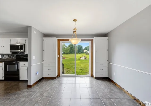 Photo 4 of Sale Pending at 7142 Taylor Rd, Hamburg, NY 14075 | MLS# B1698951 | Listing updated on 2026-08-31