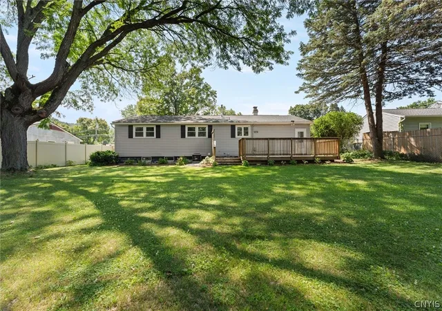 Photo 3 of Sale Pending at 106 Greenhedge Dr, Camillus, NY 13031 | MLS# S1698142 | Listing updated on 2026-08-20