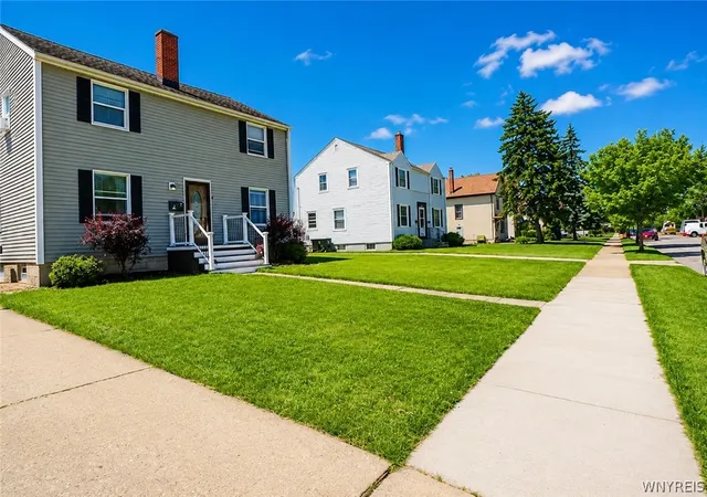 Photo 3 of Sale Pending at 312 W Girard Blvd, Buffalo, NY 14217 | MLS# B1699090 | Listing updated on 2026-08-21