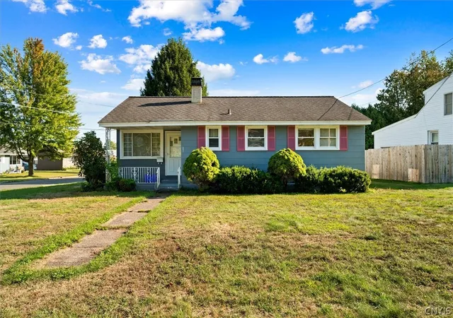 Photo 3 of Sale Pending at 307 Oakwood St, Rome, NY 13440 | MLS# S1698870 | Listing updated on 2026-09-10