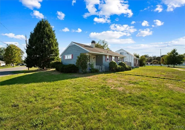 Photo 3 of Sale Pending at 307 Oakwood St, Rome, NY 13440 | MLS# S1698870 | Listing updated on 2026-09-10