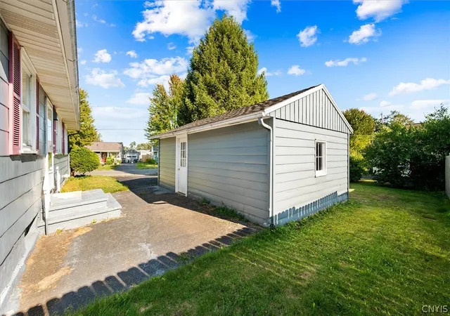 Photo 4 of Sale Pending at 307 Oakwood St, Rome, NY 13440 | MLS# S1698870 | Listing updated on 2026-09-10