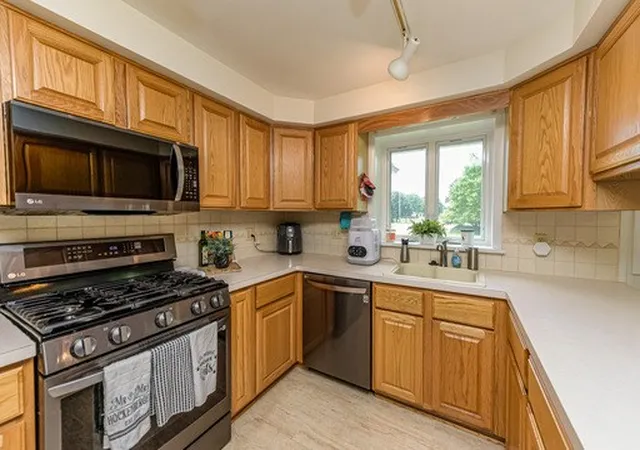 Photo 4 of Sale Pending at 50 Spearmint Dr, Rochester, NY 14615 | MLS# R1699132 | Listing updated on 2026-08-31