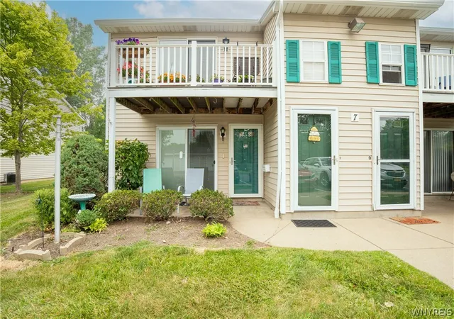 Photo 1 of Sale Pending at 7 Sunmist E, Buffalo, NY 14228 | MLS# B1696008 | Listing updated on 2026-09-10