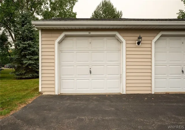 Photo 3 of Sale Pending at 7 Sunmist E, Buffalo, NY 14228 | MLS# B1696008 | Listing updated on 2026-09-10
