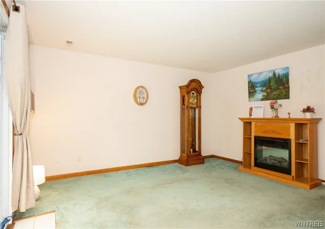 Photo 4 of Sale Pending at 7 Sunmist E, Buffalo, NY 14228 | MLS# B1696008 | Listing updated on 2026-09-10