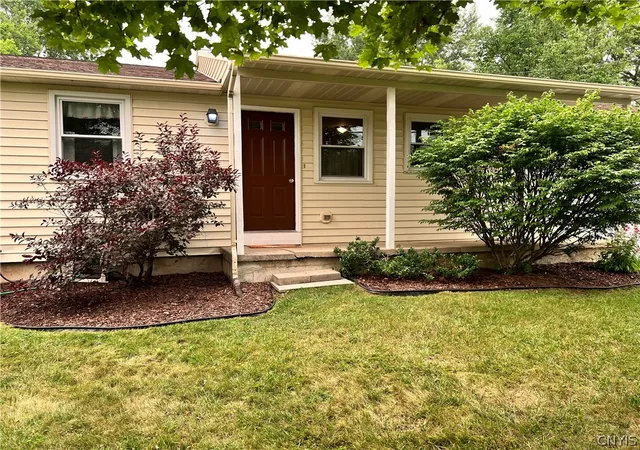 Photo 3 of Sale Pending at 8615 Weaver Rd, Cicero, NY 13039 | MLS# S1699101 | Listing updated on 2026-09-04